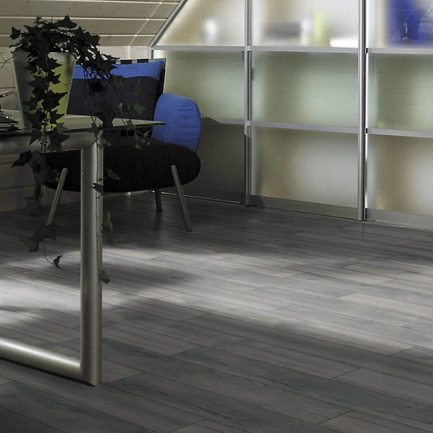 Pettersson Grey Oak - Exquisite 8mm Laminate Flooring (54191) 5 Pettersson Grey Oak - Exquisite 8mm Laminate Flooring (54191) - Image 5
