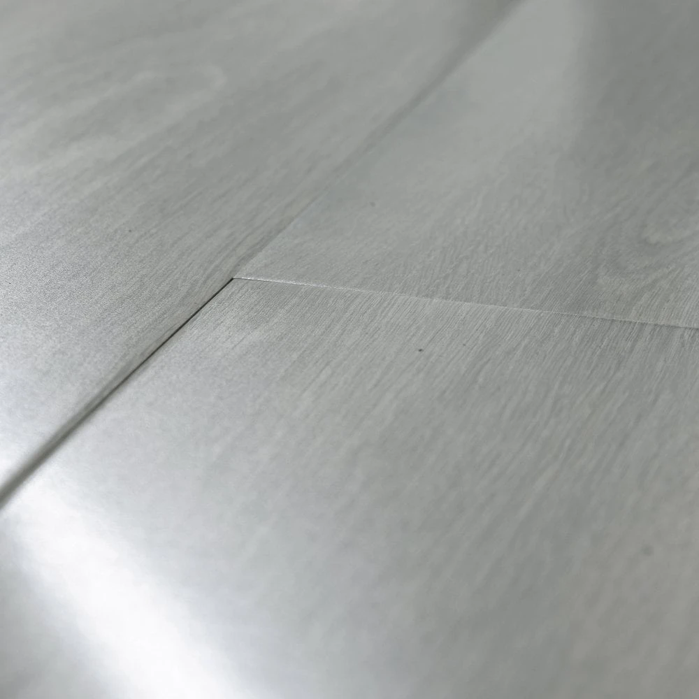 Silver Grey Oak - Glamour 12mm High Gloss Laminate Flooring (122132) 5 Silver Grey Oak - Glamour 12mm High Gloss Laminate Flooring (122132) - Image 5