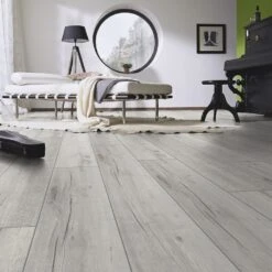 Rip Oak White - Robusto Villa 12mm Laminate Flooring (85189)