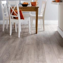 Castle Oak - Supernatural Classic 8mm Embossed Laminate Flooring (122696)