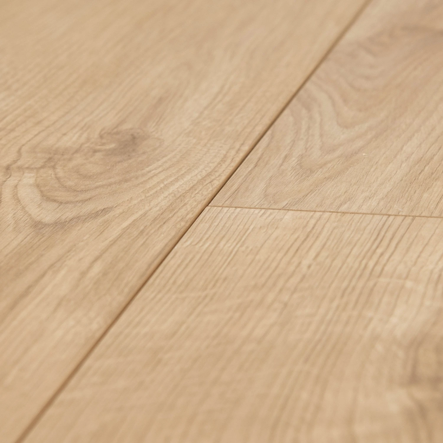Sherwood Oak - Eurohome Vario+ 12mm Laminate Flooring (122446) 6 Sherwood Oak - Eurohome Vario+ 12mm Laminate Flooring (122446) - Image 6