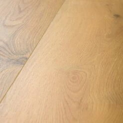 Gyant Warm Natural - Ocean Water Resistant 8mm Laminate Flooring (B4124) -Oak Door Store SKU 500001 closeup texture