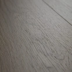 Magnolia Oak - 8mm Water Resistant Laminate Flooring (62002267) 8 Magnolia Oak - 8mm Water Resistant Laminate Flooring (62002267) -Oak Door Store SKU 500007 closeup